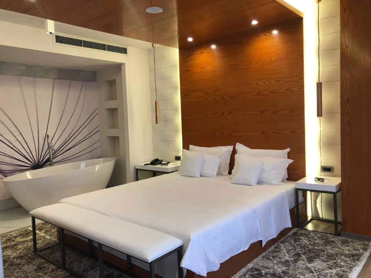 Hotel Palace Vlore Bagian luar foto