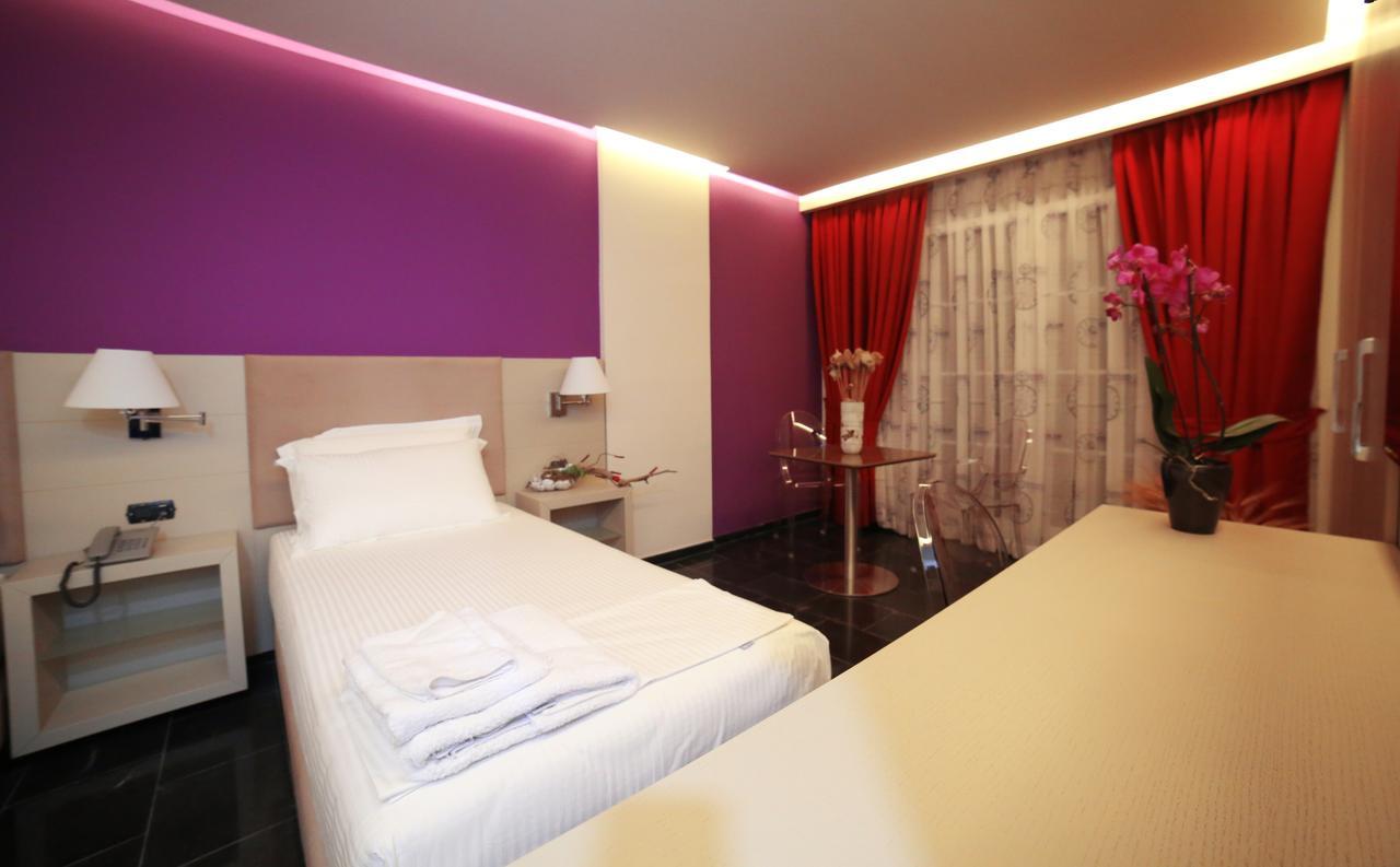 Hotel Palace Vlore Bagian luar foto